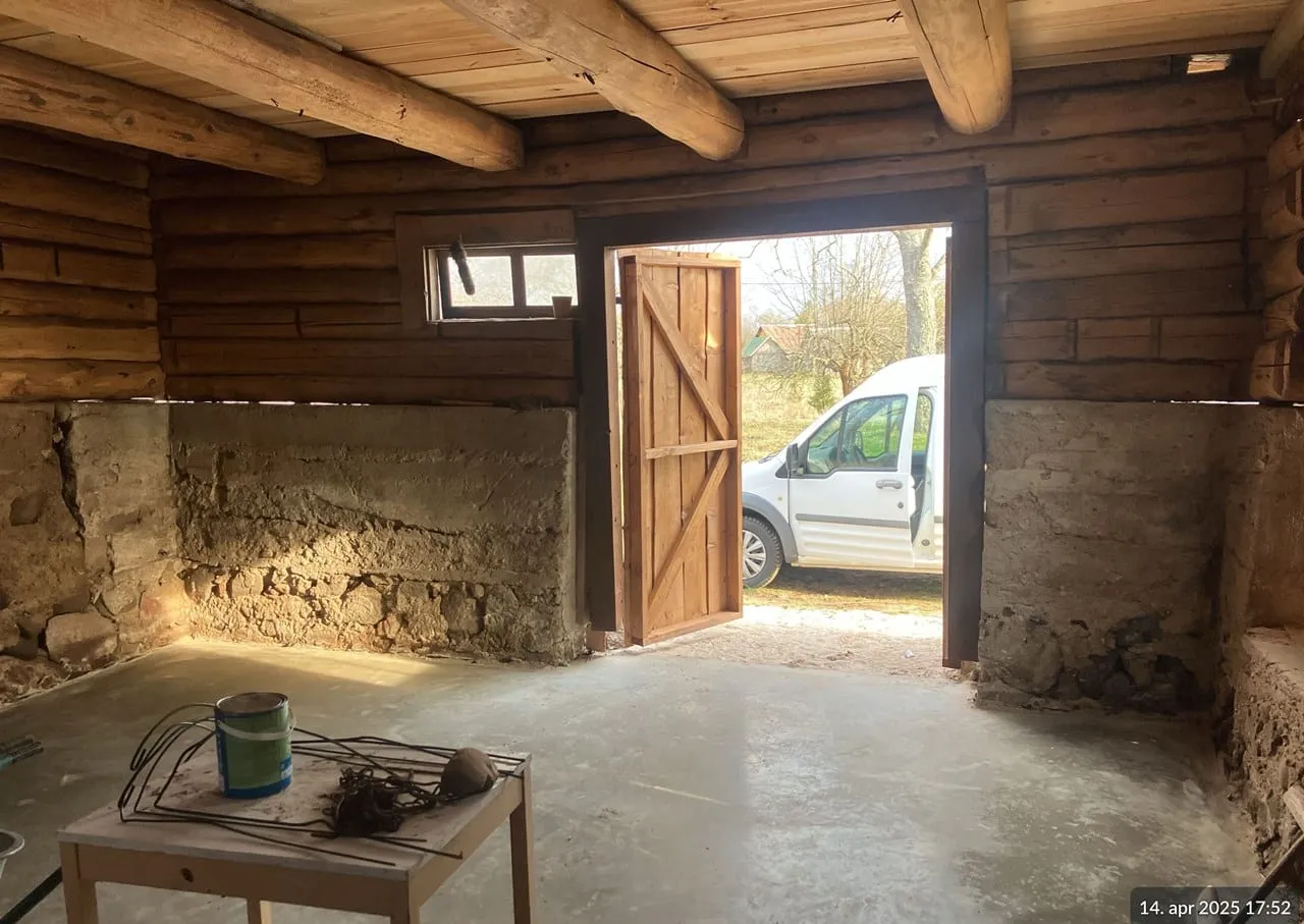 Talu abihoone renoveeritud palkseinad